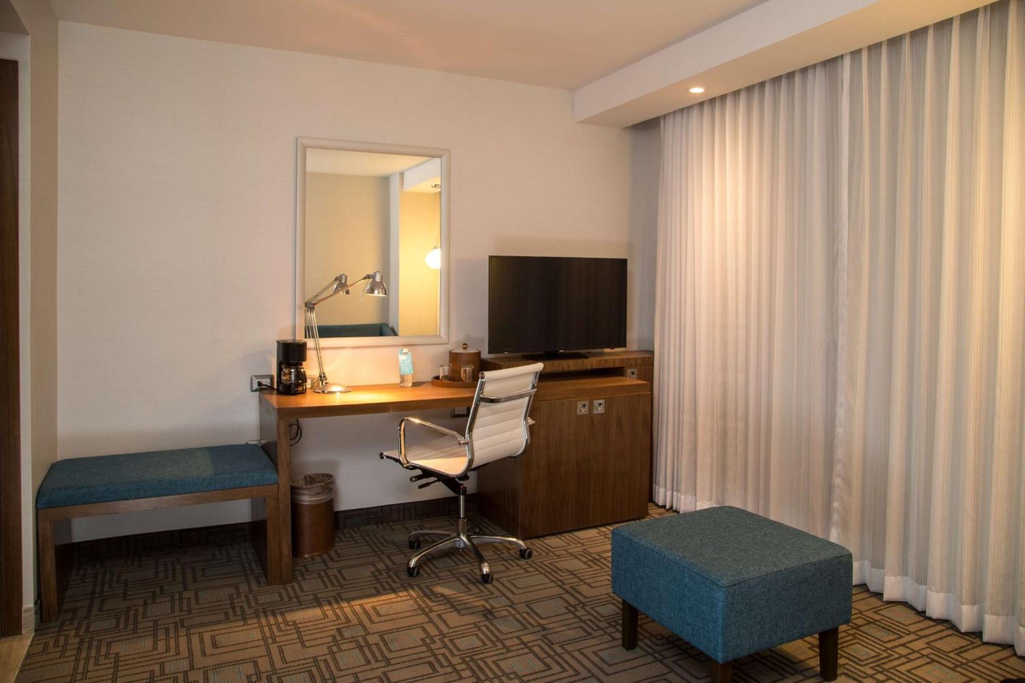 Hampton Inn By Hilton Хермосило Екстериор снимка