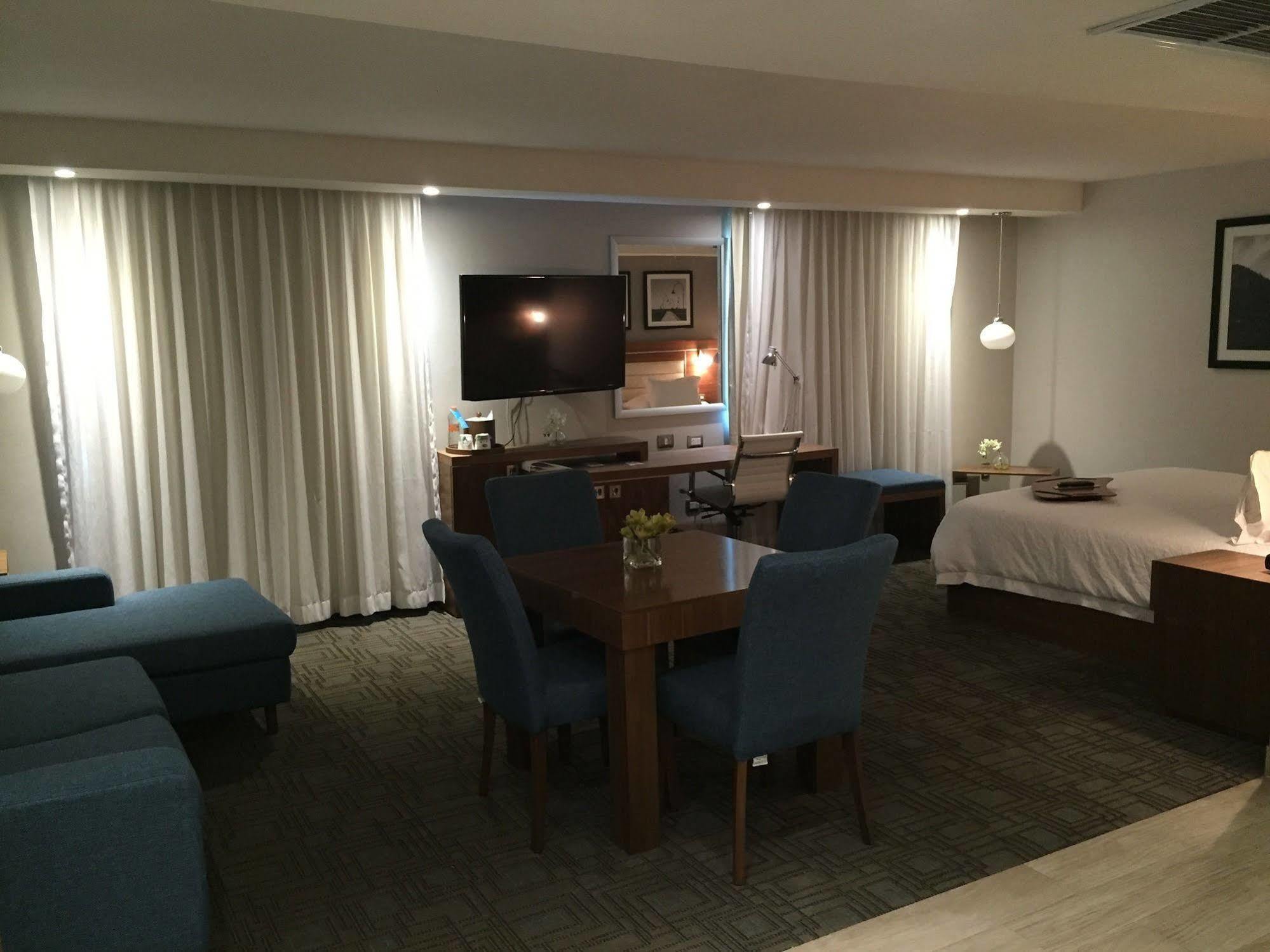 Hampton Inn By Hilton Хермосило Екстериор снимка
